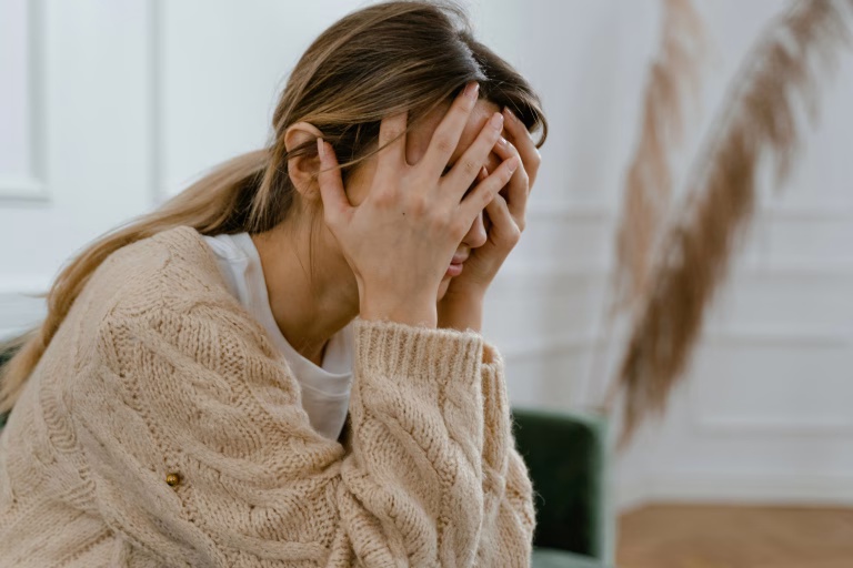Panic Attack vs Anxiety Attack: Causes, Risk Factors, Symptoms & Treatment Guide